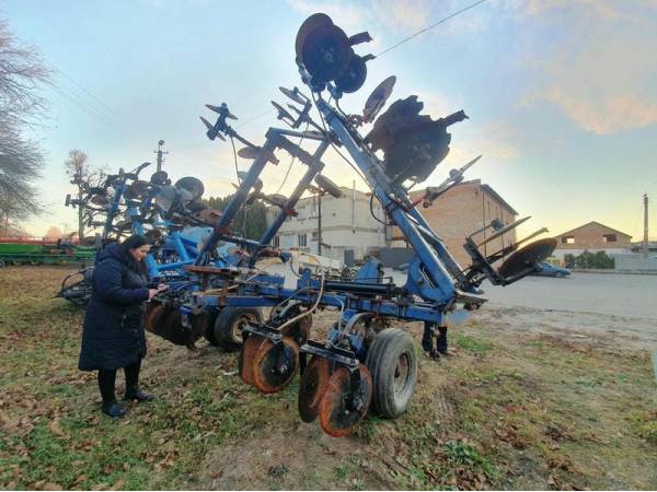 Аплікатор для внесення безводних аміачних добрив Blu-Jet LANDRUNNER (2003)