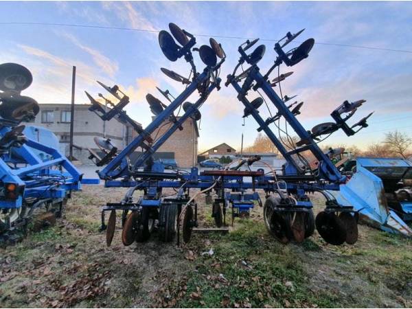 Аплікатор для внесення безводних аміачних добрив Blu-Jet LANDRUNNER (2003)