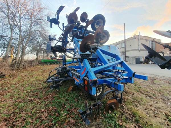Аплікатор для внесення безводних аміачних добрив Blu-Jet LANDRUNNER (2003)