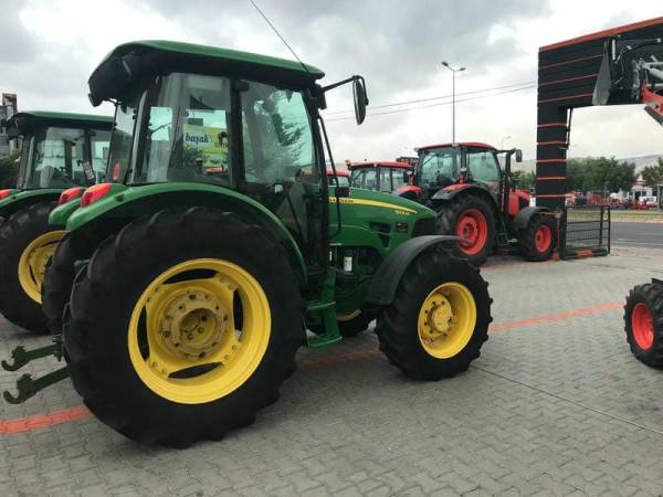 Трактор John Deere 5105M  (2012)