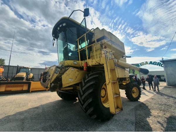  Комбайн New Holland TR 88 (1998)