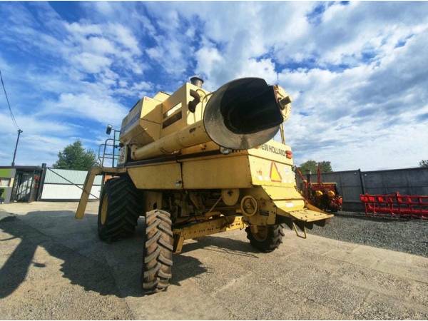  Комбайн New Holland TR 88 (1998)