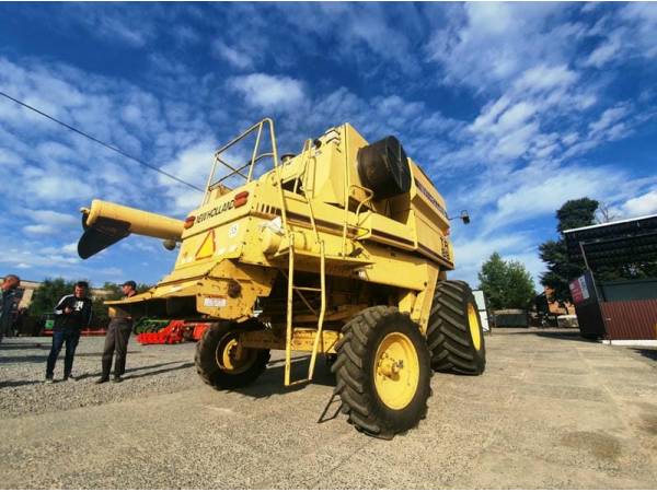  Комбайн New Holland TR 88 (1998)