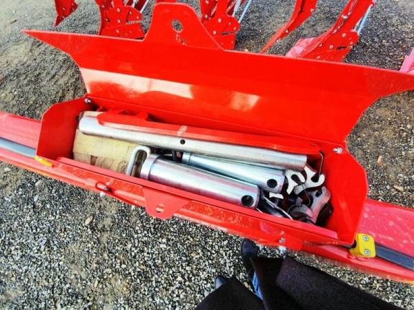 Плуг механический оборотный полуприцепной Unlu Clasa 7+1 (160х160) отвал 16"