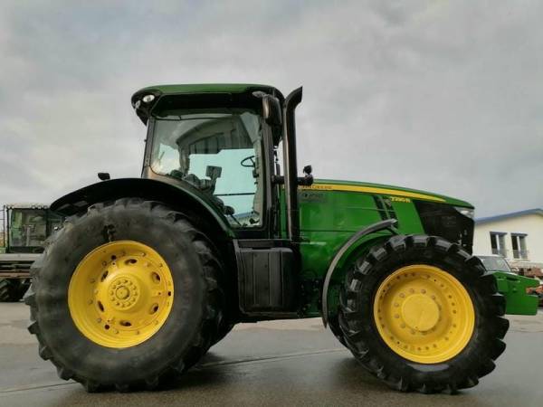  Трактор John Deere 7230R (2011)