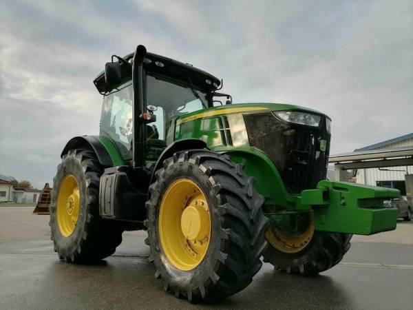  Трактор John Deere 7230R (2011)