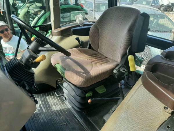 Трактор John Deere 6115D (2011)