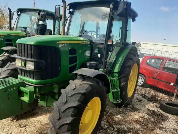 Трактор John Deere 6115D (2011)