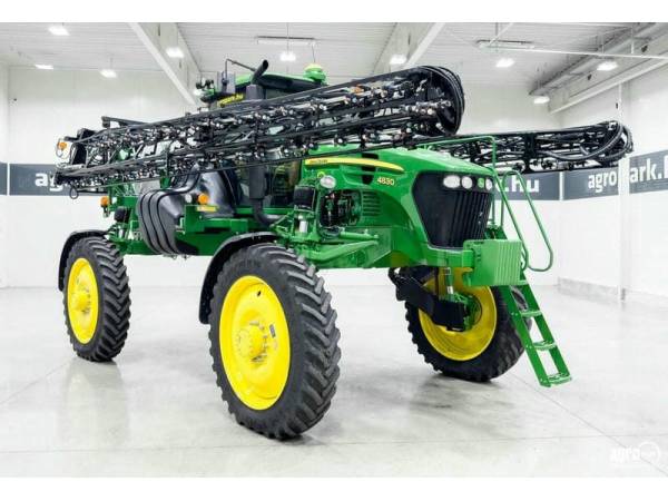 Самоходный опрыскиватель John Deere 4830 (2014)