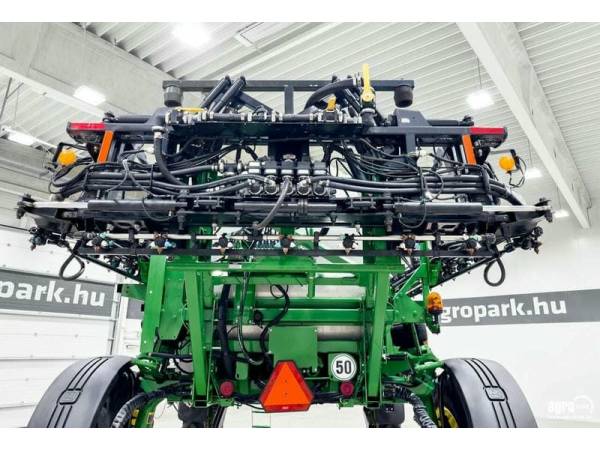 Самоходный опрыскиватель John Deere 4830 (2014)