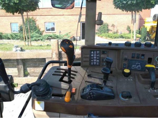Трактор John Deere 6920 (2003)