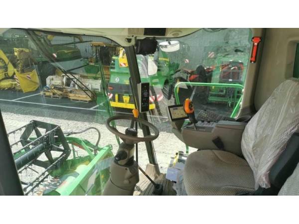 Комбайн John Deere W 550 (2017)