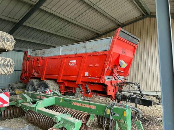 Розкидач добрив Brochard Constructeur240 BG-65ev