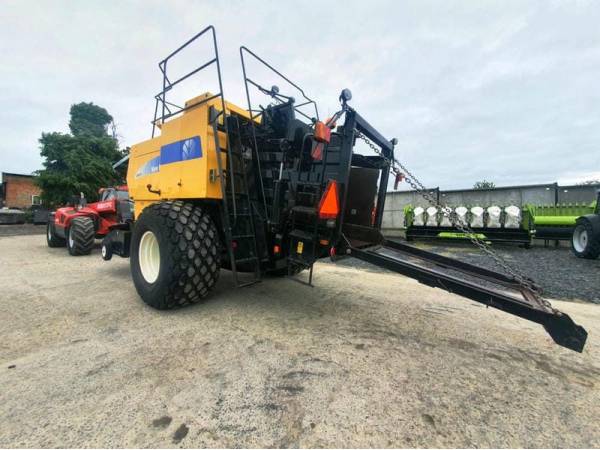 Прес-підбирач тюковий New Holland BB 980 (2007)