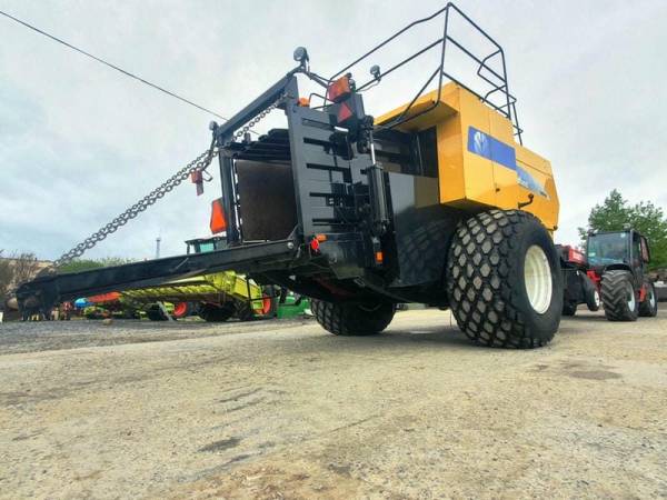 Прес-підбирач тюковий New Holland BB 980 (2007)