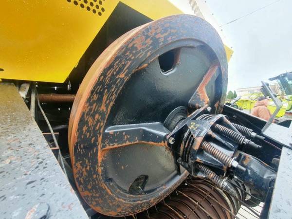 Прес-підбирач тюковий New Holland BB 980 (2007)