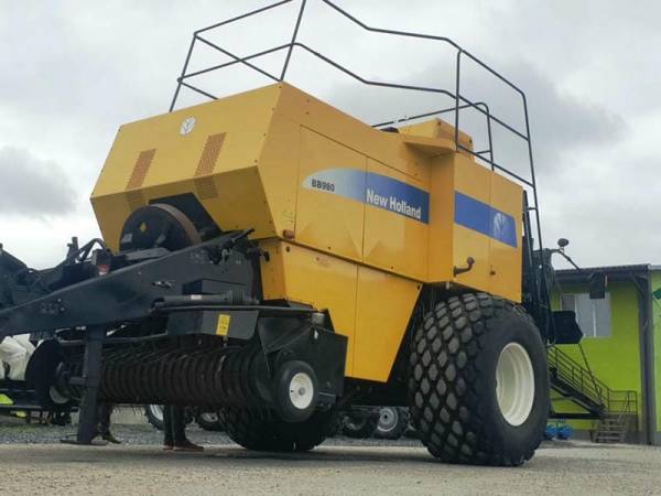 Прес-підбирач тюковий New Holland BB 980 (2007)