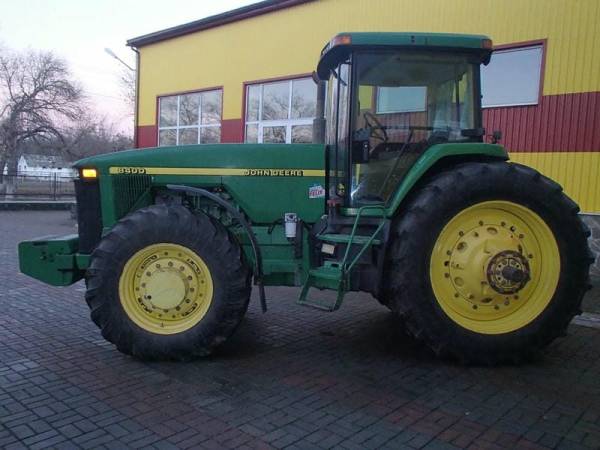 Трактор John Deere 8400 (1998)