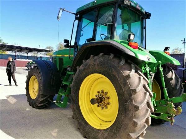 Трактор John Deere 7610 (2000)