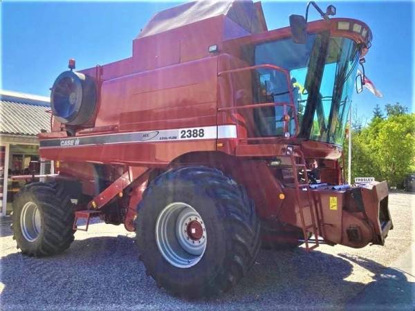Комбайн Case IH 2388 (2004)