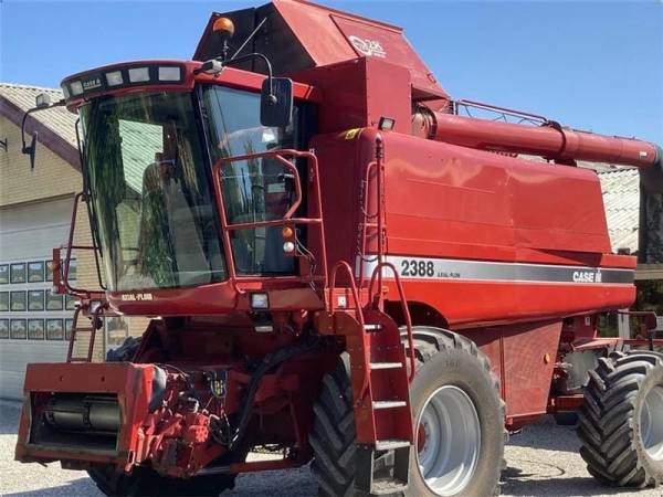 Комбайн Case IH 2388 (2004)