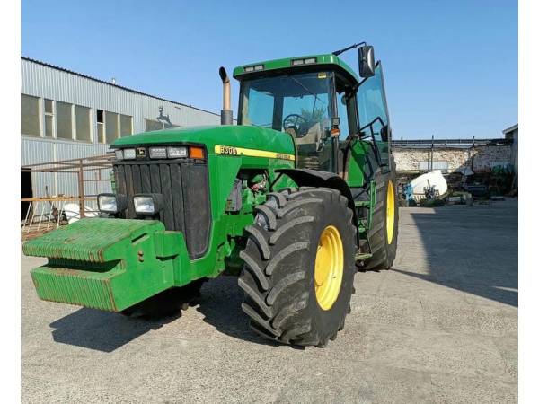 Трактор John Deere 8300 (2000)