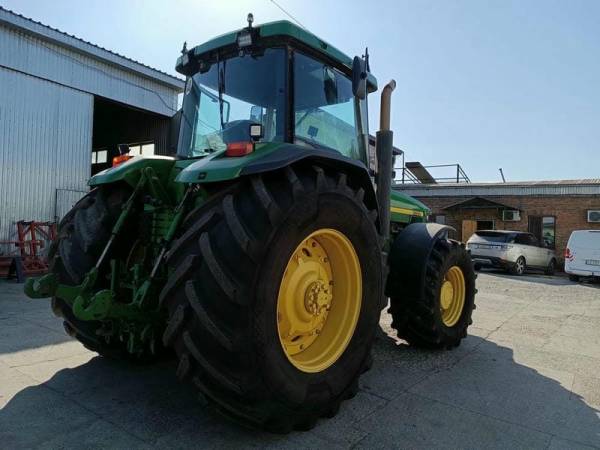 Трактор John Deere 8300 (2000)
