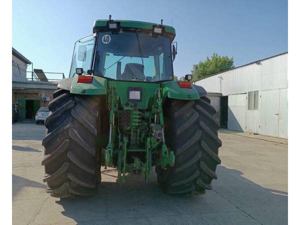 Трактор John Deere 8300 (2000)