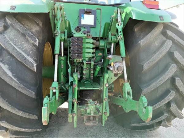 Трактор John Deere 8300 (2000)