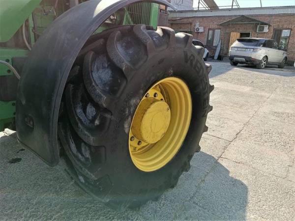 Трактор John Deere 8300 (2000)