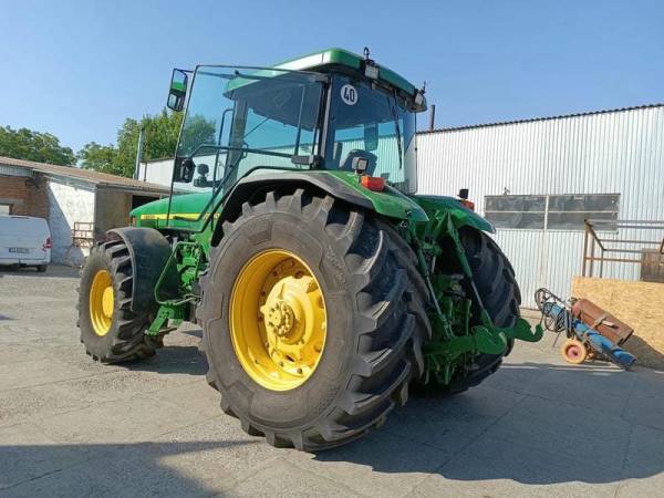 Трактор John Deere 8300 (2000)