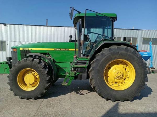 Трактор John Deere 8300 (2000)