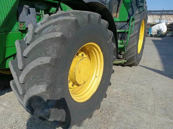 Трактор John Deere 8300 (2000)