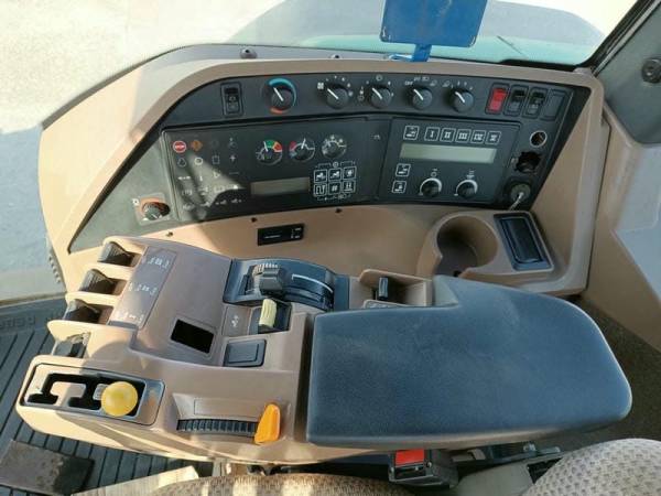 Трактор John Deere 8300 (2000)