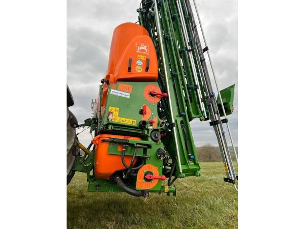 Навесной опрыскиватель Amazone UF 1201 (2018)