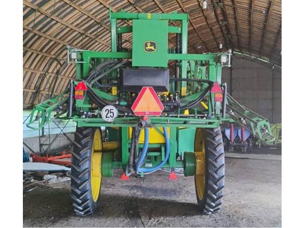 Прицепной опрыскиватель John Deere M732 (2018)