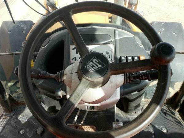 Экскаватор-погрузчик JCB 4CX (2009)