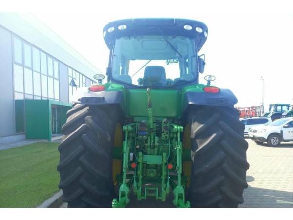 Трактор John Deere 8335 R
