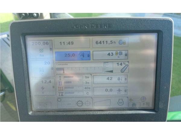 Трактор John Deere 8335 R