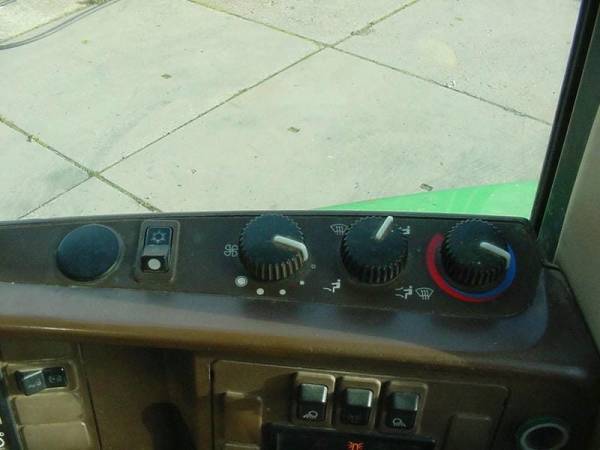 Трактор John Deere 6310 (2000)