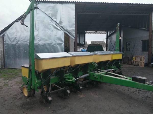 Сеялка точного высева John Deere 7000