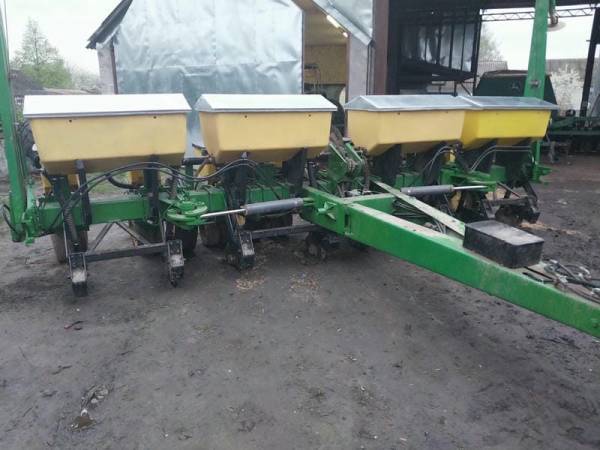 Сеялка точного высева John Deere 7000