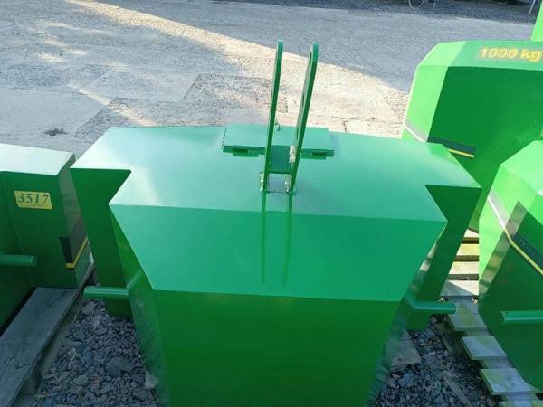 Противовес Tridaagro Dambo 1000 с ящиком для хранения инструментов (2023)