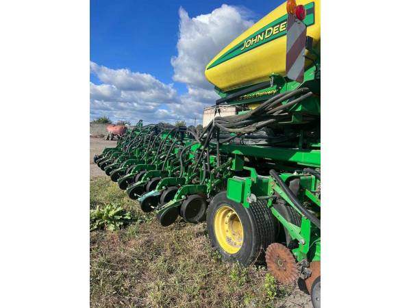 Сеялка точного высева John Deere DB 55 (2015)