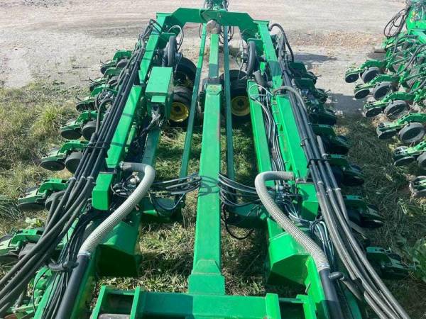 Сеялка точного высева John Deere DB 55 (2015)