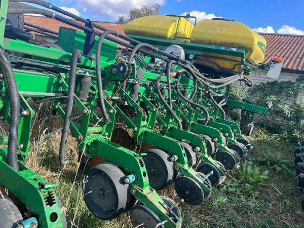 Сеялка точного высева John Deere DB 55 (2015)