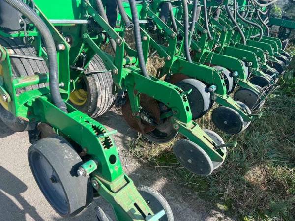 Сеялка точного высева John Deere DB 55 (2015)