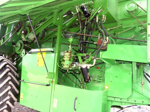 Комбайн John Deere 2264 (2000)