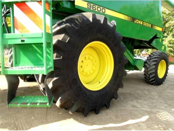 Комбайн John Deere 9600 (1992)