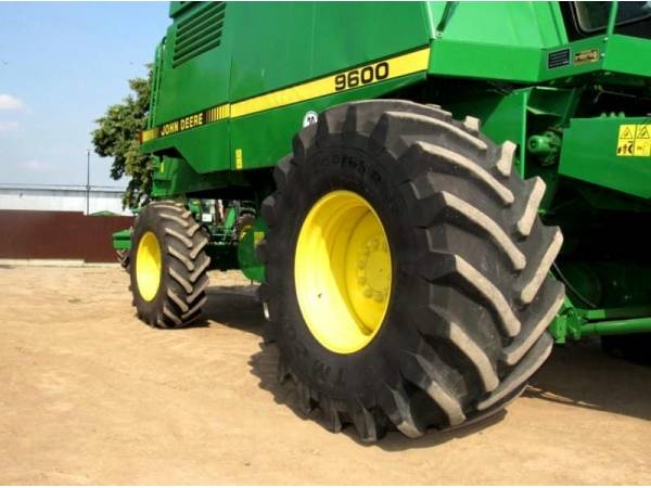 Комбайн John Deere 9600 (1992)